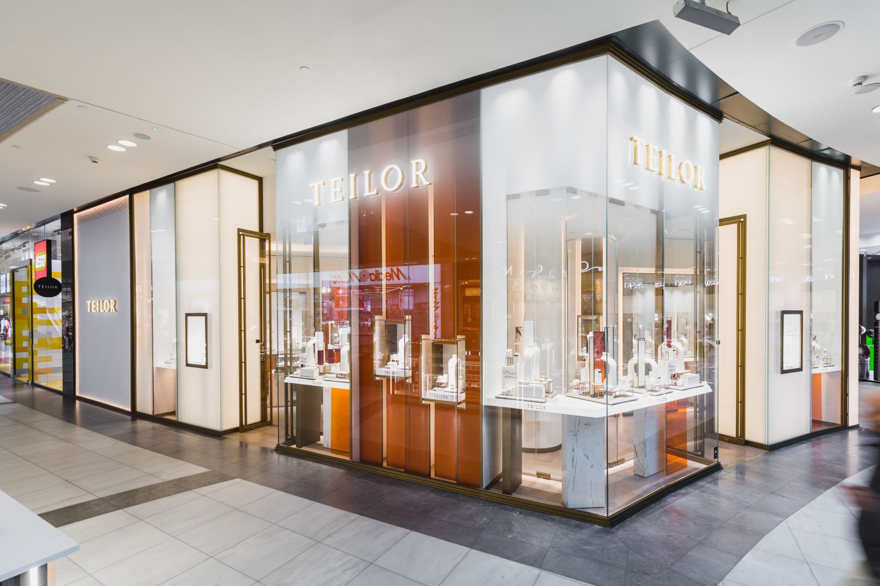 Lanţul de magazine de bijuterii de lux TEILOR continuă să se extindă în Polonia, cu un magazin în Wroclaw, şi ajunge la un portofoliu de 13 unităţi în afara României