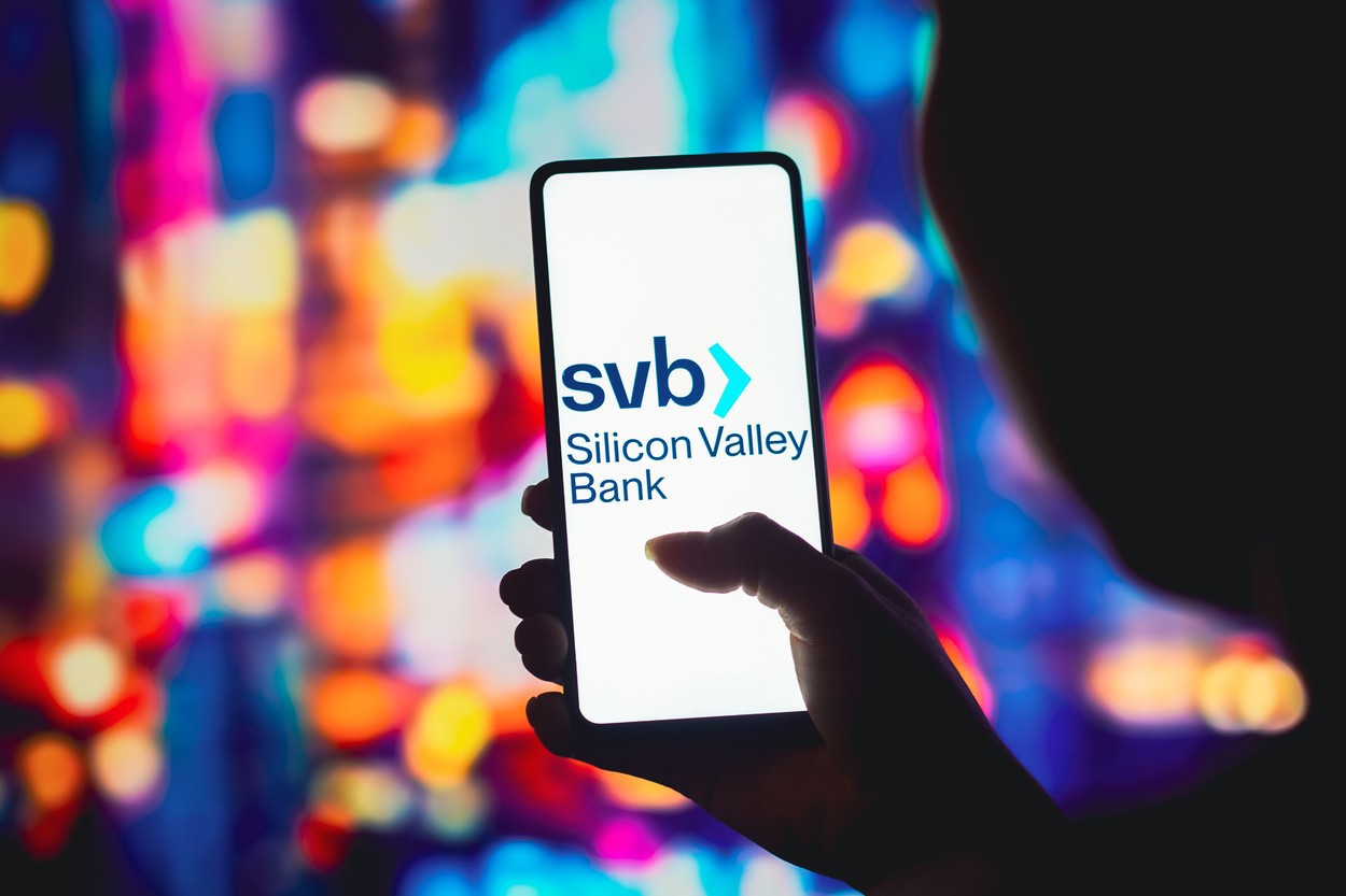 Cine este SVB Financial Group, banca din Sillicon Valley care dă împrumuturi start-upurilor din tehnologie, viticultură, sănătate şi a cărei prăbuşire de la 16,3 mld. dolari la 3,4 mld. dolari în doar două zile trimite unde de şoc pe toate bursele