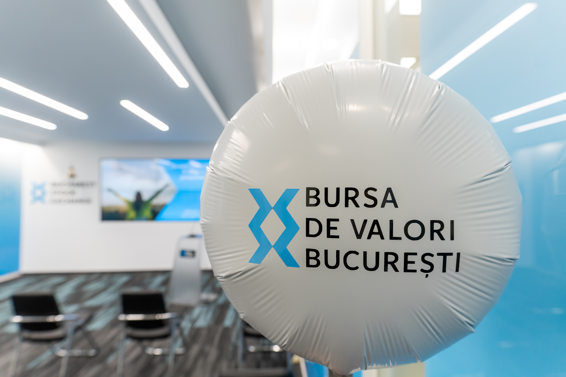 Bursă. Finanţe personale. Bursa scade în prima zi de...