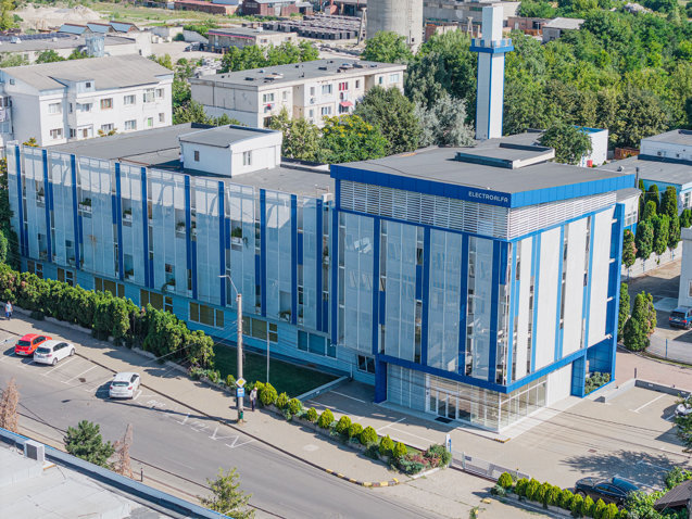 Listarea Electroalfa: la 1.000 de acţiuni cerute un investitor ar putea primi doar 22, aşa cum sunt lucrurile joi la prânz, ultima zi cu discount de 5%. Ordinele totale au ajuns la 2,7 mld. lei, cât capitalizarea cumulată a TTS, Alro şi Purcari
