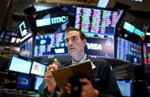 Randamentele titlurilor de stat americane se prăbuşesc, înregistrând cea mai mare scădere de la criza bancară din 2023