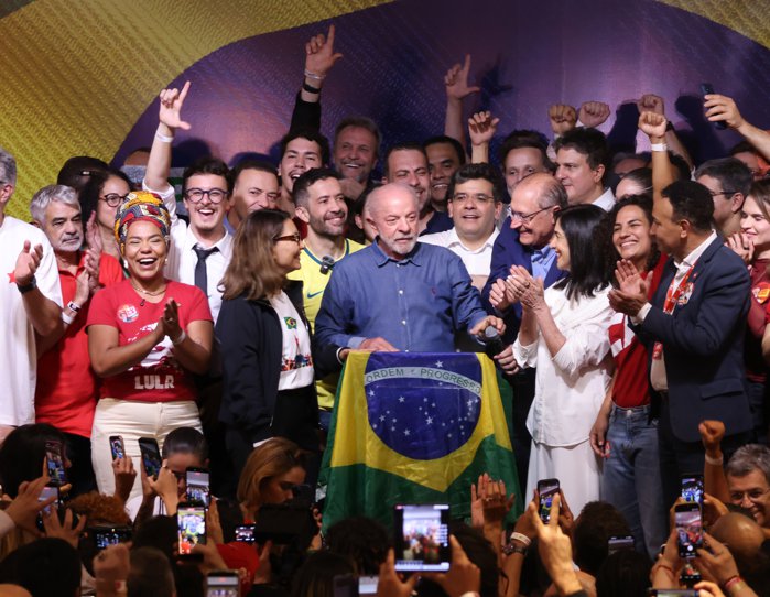 Cutremur pe pieţele financiare din Brazilia după victoria lui Lula: moneda s-a prăbuşit cu 8%, cea mai mare scădere din 1999, iar bursa a pierdut aproape 14% într-o singură zi