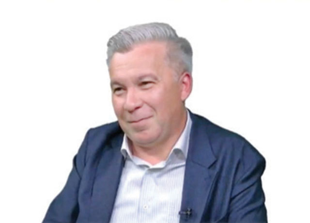 ZF Deschiderea de astăzi la Bursă. Lucian Isac, şeful Estinvest, unul dintre cei mai vechi brokeri din piaţă, despre explozia acţiunilor Rompetrol Rafinare. Multiplii sunt deja foarte mari. Investitorii să fie precauţi şi atenţi la fundamente