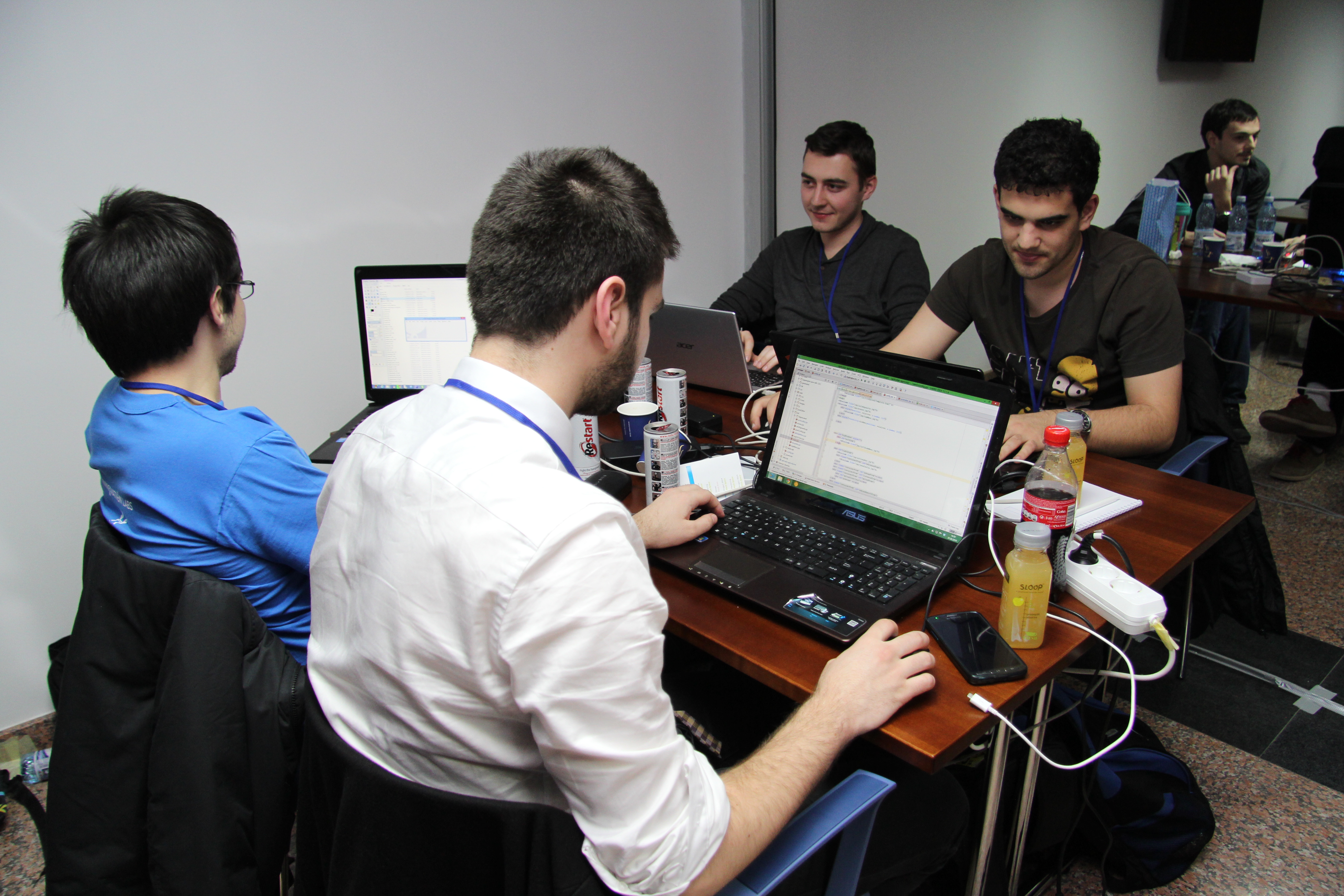 Cu cât răsplătesc angajatorii români fidelitatea programatorilor
