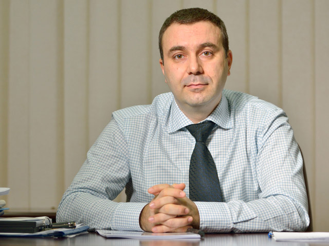 Bogdan Grecu, un economist de 41 de ani, este noul director general al ArcelorMittal Galaţi. El lucrează în combinatul siderurgic din 2001