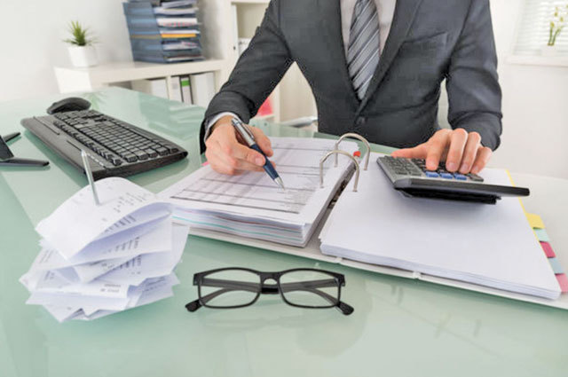 Un salariu pe zi. Un consultant fiscal câştigă între...