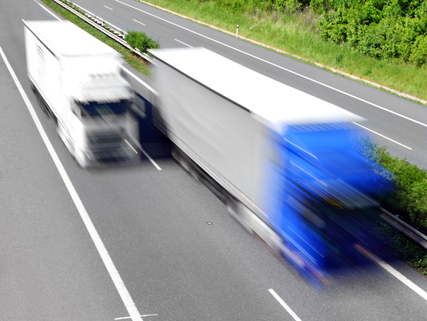 Cine mai face angajări şi pe unde: Trans SESE caută 300 de şoferi de autocamion pentru transport rutier de mărfuri