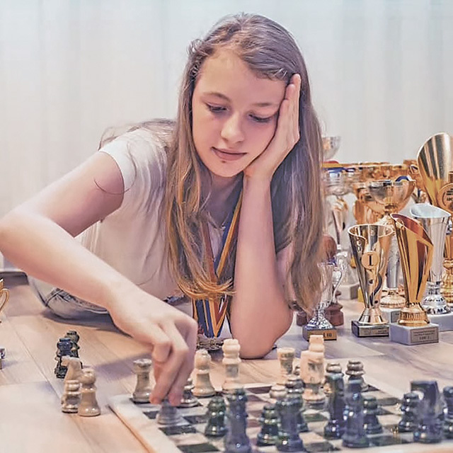 #superstories. Business sportiv. Pariul ZF pe viitorii campioni. Sara Şunea, 12 ani, şah: Îmi doresc să ajung măcar o dată pe cea mai înaltă treaptă a podiumului la o competiţie europeană sau mondială de juniori, să aud imnul României