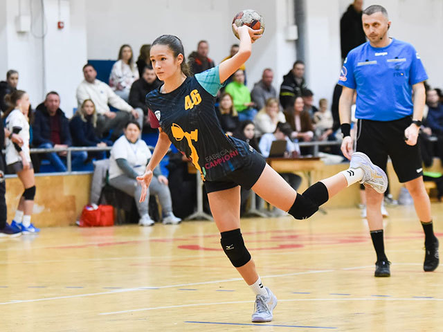 #superstories. Business sportiv. Pariul ZF pe viitorii campioni. Cum au crescut. Gabriela Pop, 14 ani, atletism: Atletismul m-a ajutat să îmi dezvolt foarte bine condiţia fizică şi rezistenţa şi m-a învăţat cât de importante sunt seriozitatea, perseverenţ
