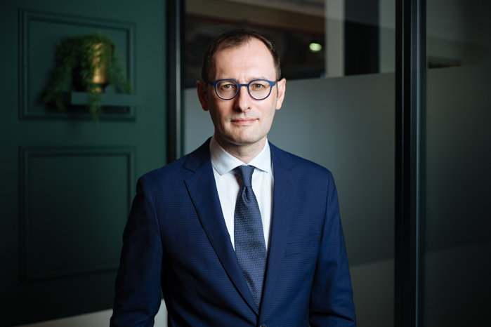 Forvis Mazars: 9 din 10 executivi C-suite din România anticipează creşterea businessului în 2026; 65% majorează investiţiile în oameni şi operaţiuni; AI şi costurile cu energia influenţează deciziile strategice