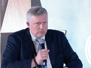 Liviu George Maha, rector, Universitatea „Alexandru Ioan Cuza“ din Iaşi: Tinerii nu aleg ce sună bine sau ce e la modă, ci chiar se orientează către meserii de viitor, spre chimie şi geologie. Am avut scăderi mari pe IT