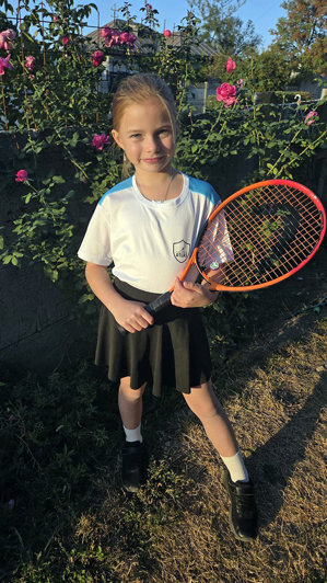 #superstories. Business sportiv. Pariul ZF pe viitorii campioni. Eva Baraliu, 8 ani, tenis: Tenisul este un sport echilibrat care depinde doar de tine şi te ajută să fii disciplinat şi ambiţios