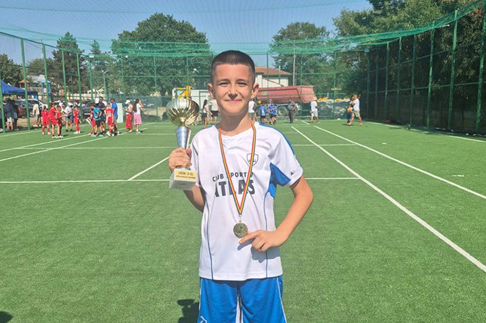 #superstories. Business sportiv. Pariul ZF pe viitorii campioni. Filip Vasile, 11 ani, fotbal: Am înţeles că în sport fiecare copil evoluează în ritmul său şi că, prin muncă şi perseverenţă, pot deveni din ce în ce mai bun