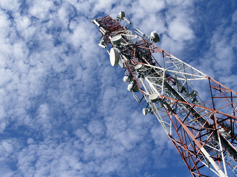 Vodafone cere despăgubiri de 15 mil. € de la ANCOM,...
