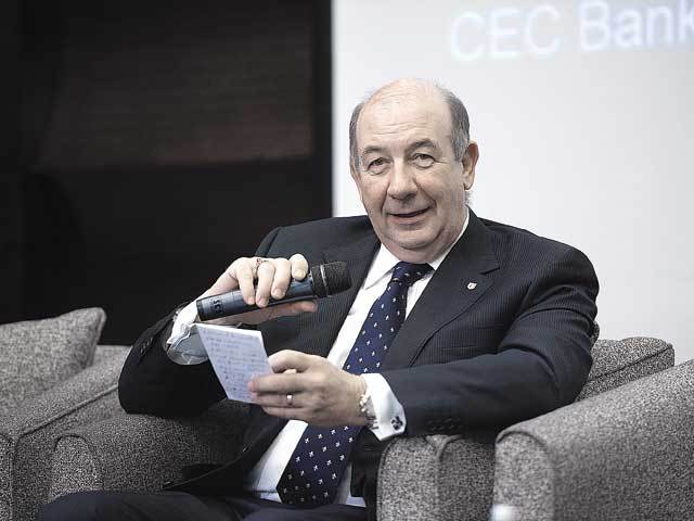 Schimbări la CEC Bank: Dan Sandu îi ia locul lui Enache Jiru în poziţia de posibil viitor director general şi preşedinte al CA. Deocamdată Radu Gheţea rămâne şeful băncii