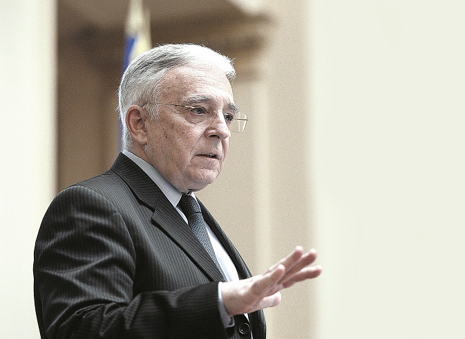 Guvernatorul Mugur Isărescu a dat explicaţii în Parlament cu privire la creşterea inflaţiei, dar nu prea a avut cui