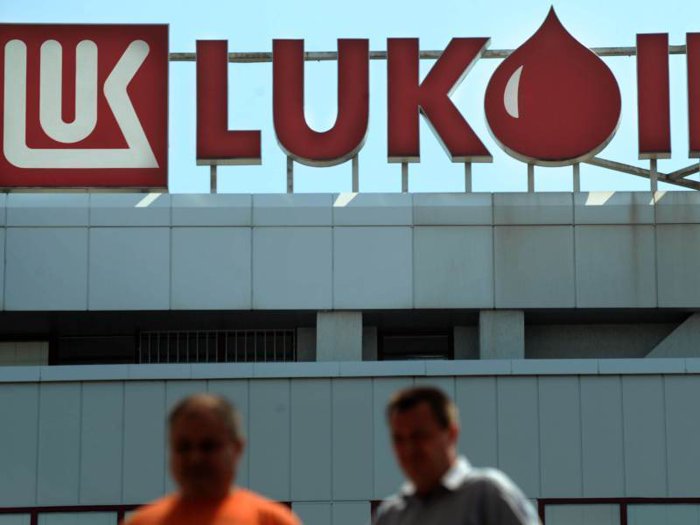 MEDIAFAX: În ce condiţii pot cumpăra americanii de la Carlyle activele ruşilor de la Lukoil din România? „La momentul la care vom primi solicitarea vom începe analiza. Momentan nu există, am văzut în presa internaţională” 