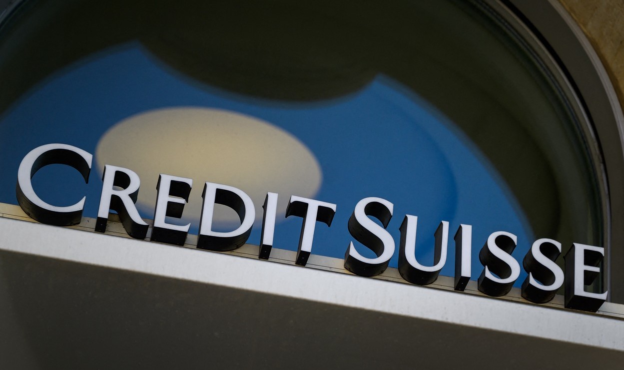 Credit Suisse anunţă bonusuri în avans pentru conducerea băncii, în încercarea de a păstra personalul senior unit. Beneficiarii vor trebui să ramburseze fondurile dacă vor părăsi banca în termen de trei ani