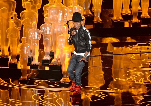 Mişcare surpriză pe piaţa modei de lux: Celebrul cântăreţ Pharrell Williams a fost numit noul director de creaţie al diviziei pentru bărbaţi de la Louis Vuitton