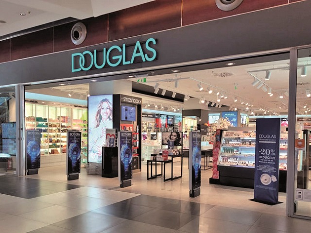 Acţiunile Douglas, firma de produse de înfrumuseţare cu peste 40 de magazine deschise în România, au scăzut cu 9% în urma unui IPO dezamăgitor la Frankfurt