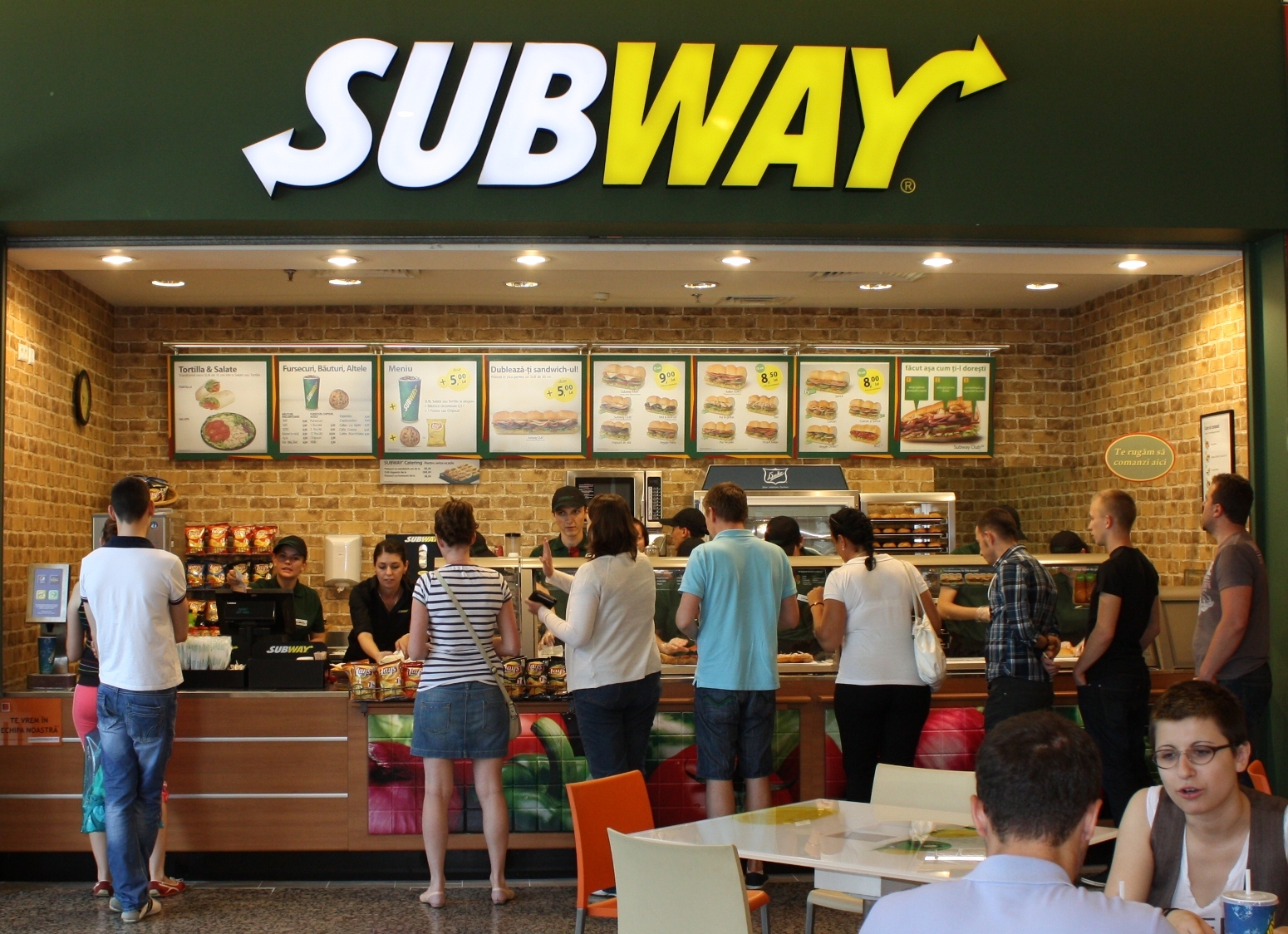 Un fost manager al Medicover şi-a deschis un restaurant Subway în zona Piaţa Unirii