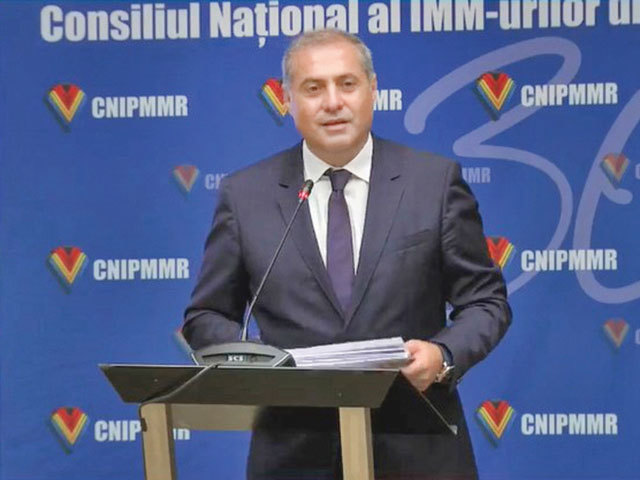 Cum se resimt provocările economice în rândul micilor antreprenori? Florin Jianu, IMM România: Din a doua jumătate a anului trecut, există o întârziere a plăţii facturilor. Firmele nu mai au bani să plătească. Statul trebuie să recâştige încrederea antrep