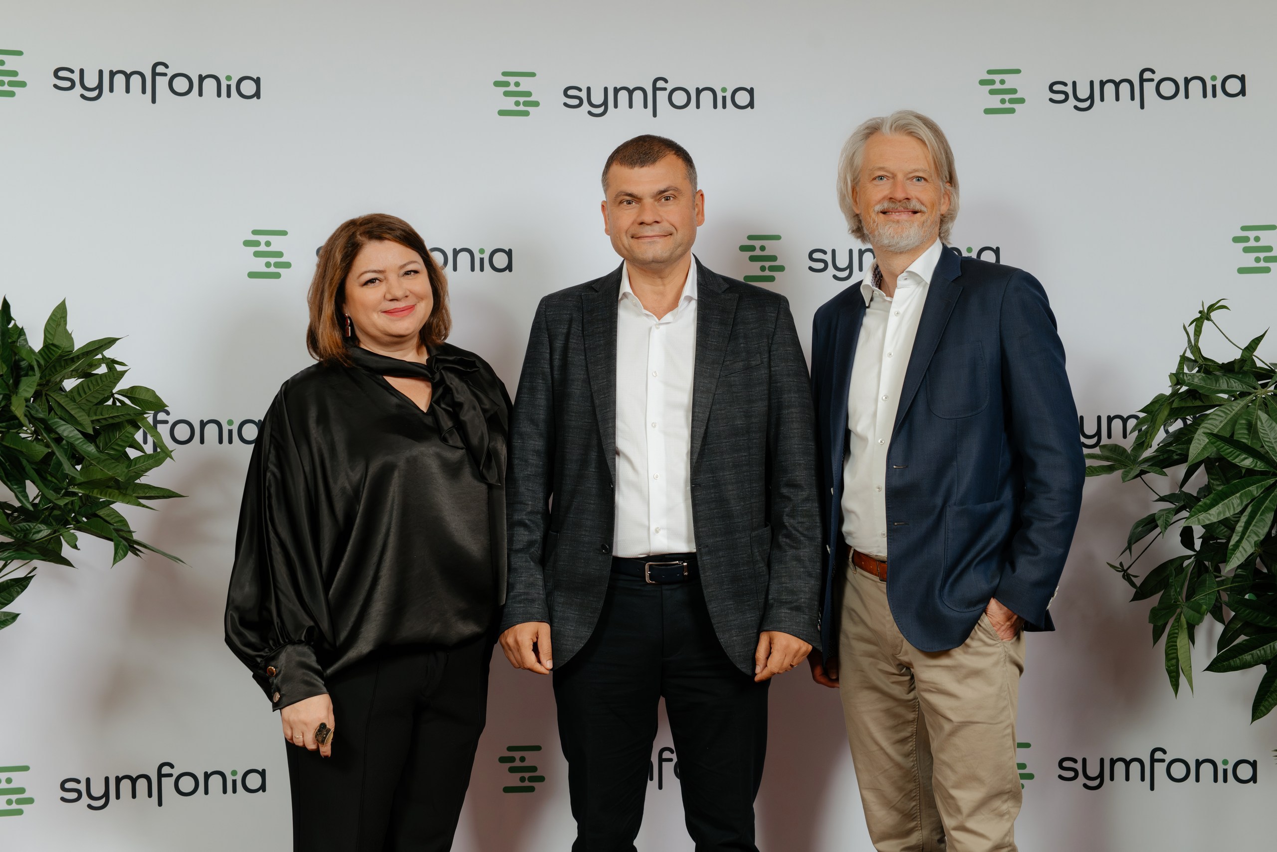 Roxana Epure, CEO al Symfonia România, Marius Ciupercă, director general al Setrio şi Piotr Ciski, CEO Symfonia Group
