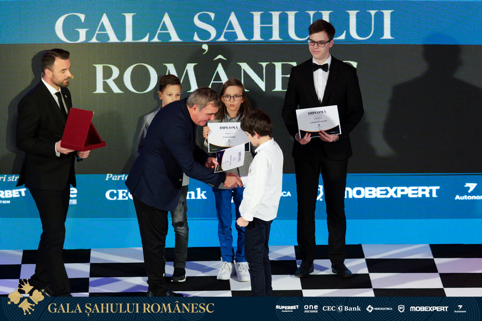 Nouă sportivi medaliaţi la campionatele europene, dintre care şapte juniori şi doi seniori, au fost medaliaţi în cadrul Galei Şahului Românesc