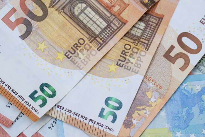 De la 1 euro pe săptămână la portofolii globale. Cum arată noua generaţie de investitori români? 