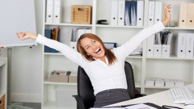 Fericirea înseamnă bani? Cum poate un angajat fericit să aducă economii de sute de mii de euro într-o companie 