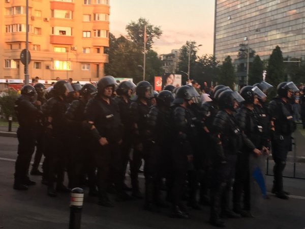 Jandarmi pregătiţi de intervenţie la Mitingul Diasporei 10 august 2018