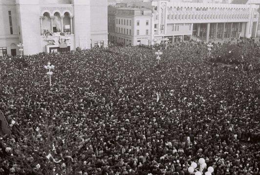 20 decembrie 1989. Ziua în care, la Timişoara, revoluţionarii ies în balconul Operei. Lorin Fortuna şi Claudiu Iordache anunţă înfiinţarea Frontului Democratic Român