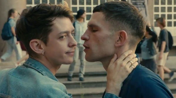  Film cu tematică gay, întrerupt de un grup de credincioşi. Scandal la Muzeul Ţăranului Român