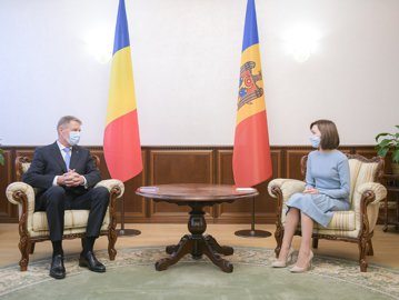 Imaginea articolului Sondaj: 34,4% dintre moldoveni doresc unirea cu România | În cazul unui conflict Rusia-Ucraina, 43,1% dintre cetăţenii moldoveni cred că Republica Moldova ar trebui să rămână neutră
