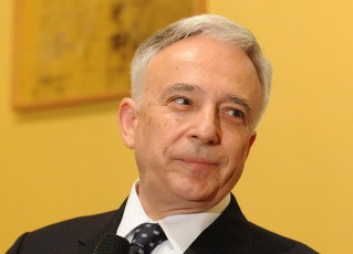 Isarescu: There’s No Predetermined Economic Growth Model
