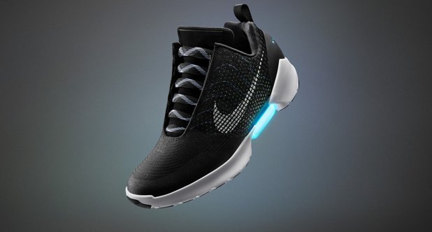 Craftsman Artistic financial Nike ne duce „Înapoi în Viitor” cu pantofii care îşi leagă şireturile  automat