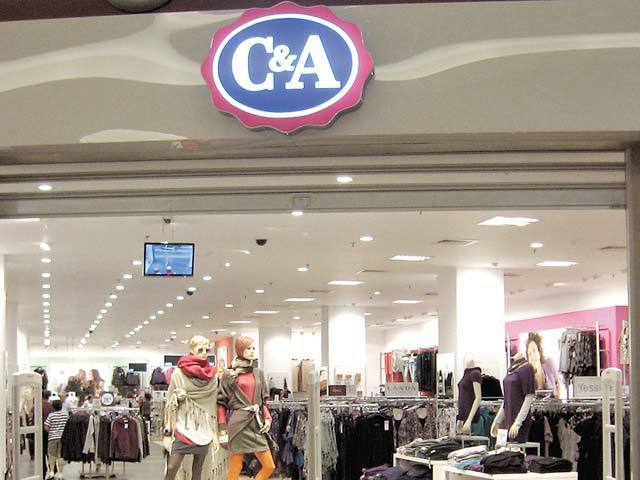 Torment larynx Decode De unde vin hainele de la C&A? România devine prea scumpă pentru producţia  de îmbrăcăminte. Retailerul de modă C&A şi-a înjumătăţit numărul de fabrici  cu care lucrează în România