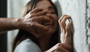 Uncle or Mister Belongs housing România, pe primul loc în UE în privinţa convingerii că violul are  justificare