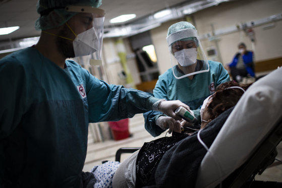 Record de raportări de COVID in România: O localitate a ajuns la o rată de infectare de aproape 15 la mia de locuitori