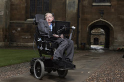 Stephen Hawking a avertizat că o elită de „supraoameni” ar putea domina planeta