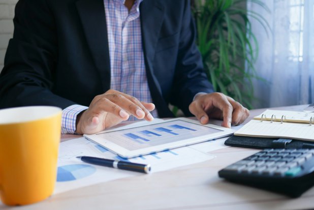 Ce au făcut fondurile de pensii cu banii românilor când bursa a urcat cu 8,7%: au vândut acţiuni de 295 mil. lei şi au cumpărat de 205 mil. lei