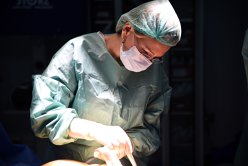 A amânat operaţia timp de mai mulţi ani, până când a ajuns de urgenţă la spital
