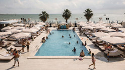 Cine s-ar fi gândit să meargă în vacanţă în Siria? Cum încearcă o fostă destinaţie de război să atragă turişti cu plaje, hoteluri de lux şi beach cluburi