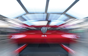 În ce a transformat gigantul Volkswagen fabrica unde producea iubitul model Golf, după ce a încetat producţia