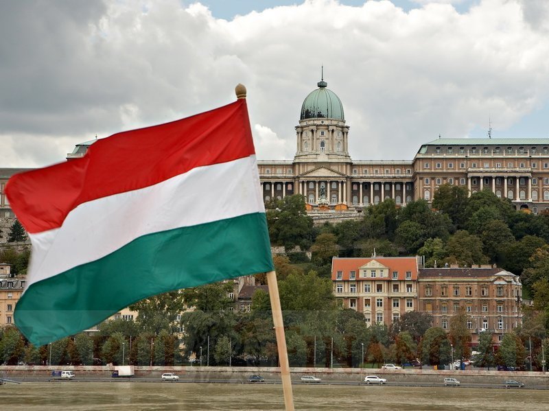 Bancherii străini ameninţă din nou cu retragerea din Ungaria din cauza taxării excesive