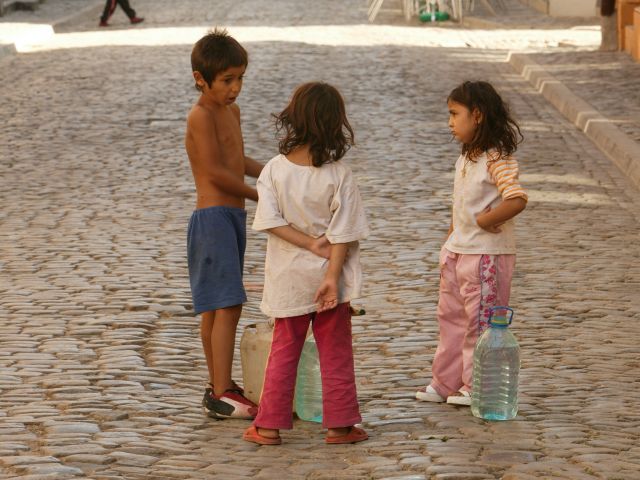 Copiii din Bulgaria sunt cei mai expuşi sărăciei şi excluziunii sociale în cadrul UE - Eurostat