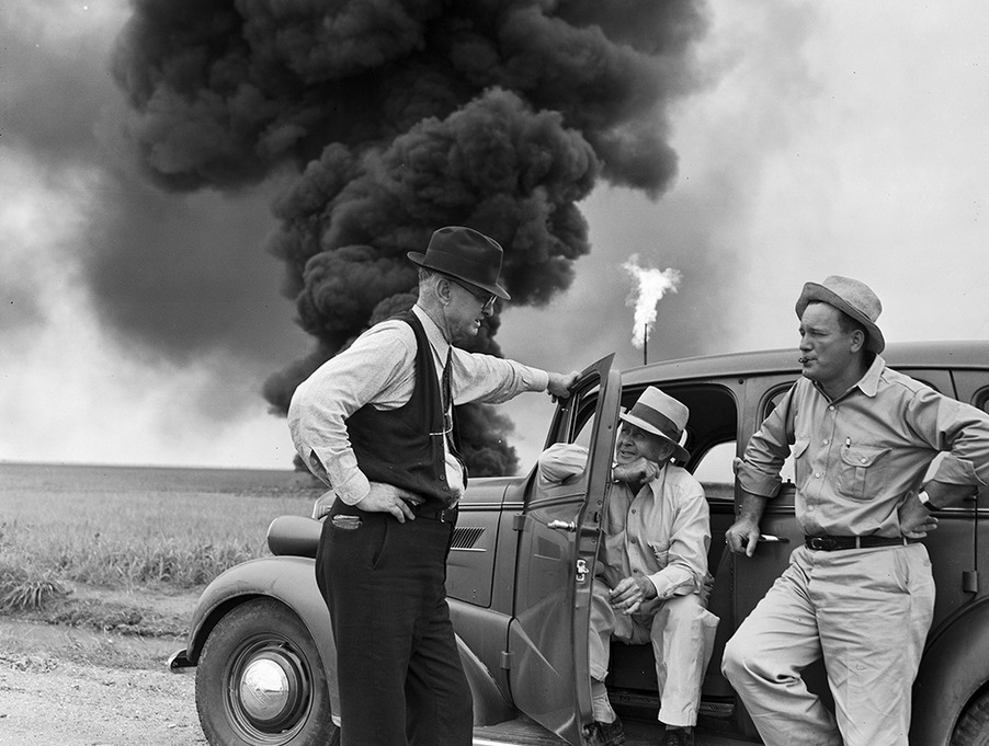 Din vremea în care s-au născut miliardarii Americii: fotografii impresionante din "epoca de aur" a petrolului texan. Galerie FOTO