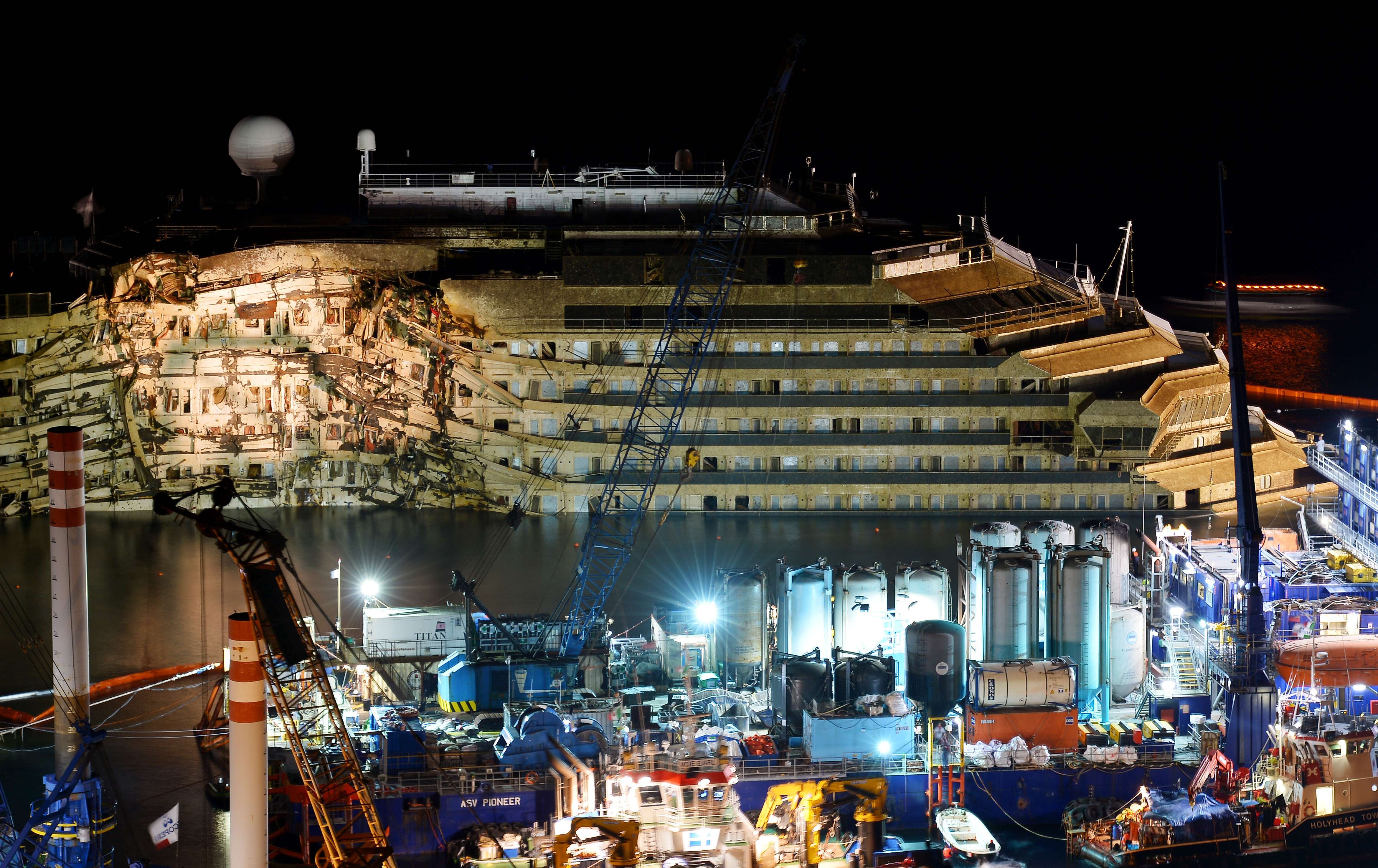 Operaţiunea de redresare a pachebotului naufragiat Costa Concordia s-a încheiat 