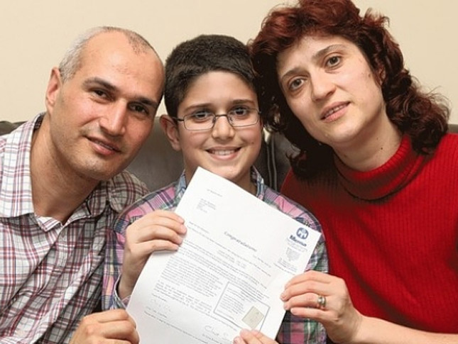 Băiatul român de 11 ani cu IQ mai mare decât Einstein, lăudat de presa internaţională