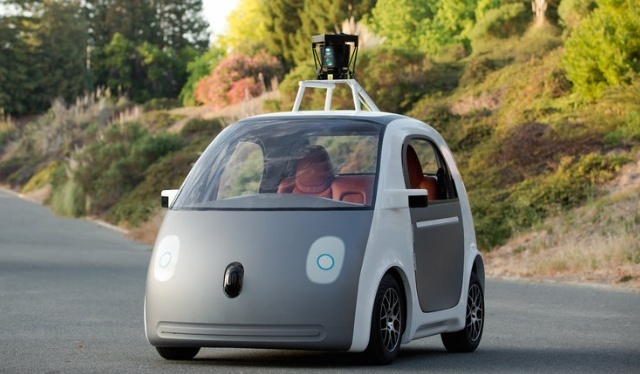 Maşina care merge singură, de la Google, acum fără volan